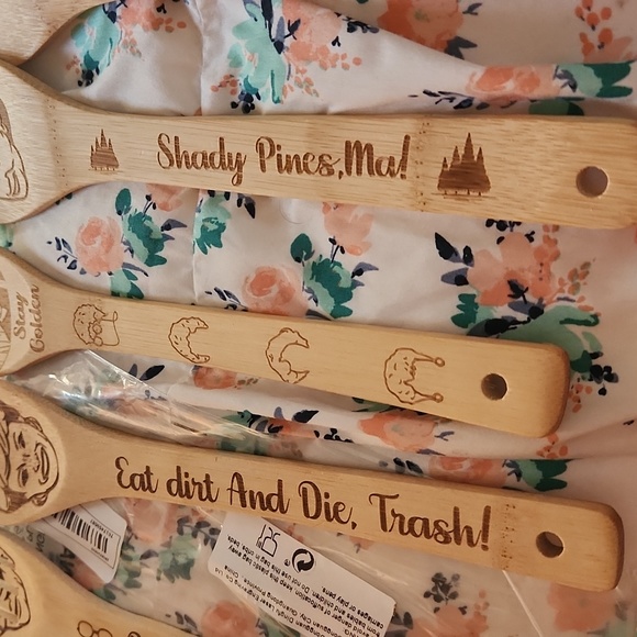 BNWT Set of 5 Golden Girls spatula set - Picture 5 of 6